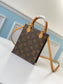 M69442 路L家-PETIT SAC PLAT 手袋 上身照