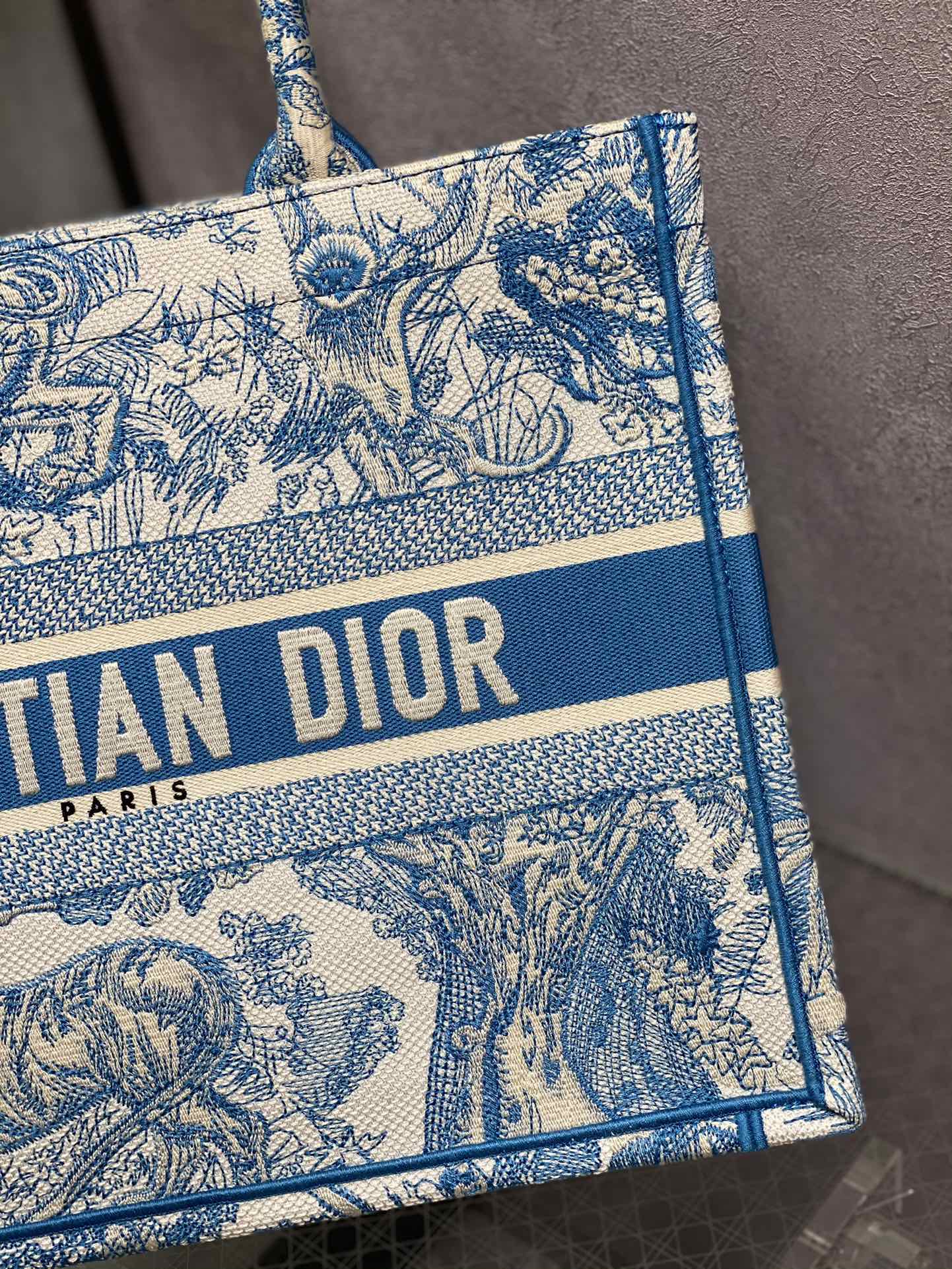 Dior Book Tote-小號36.5cm淺藍老虎