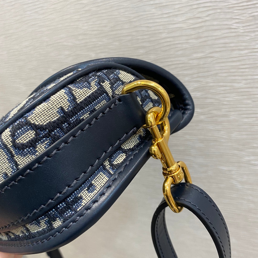 Dior Bobby系列 East-Wes 腋下包 老花