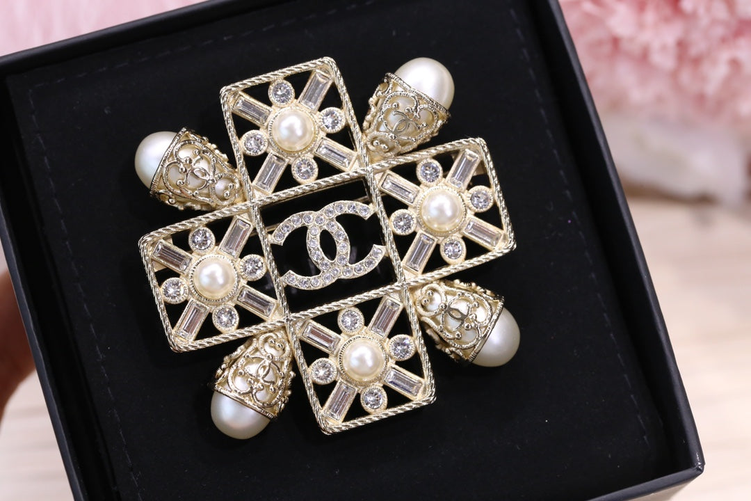 Chanel 胸針
