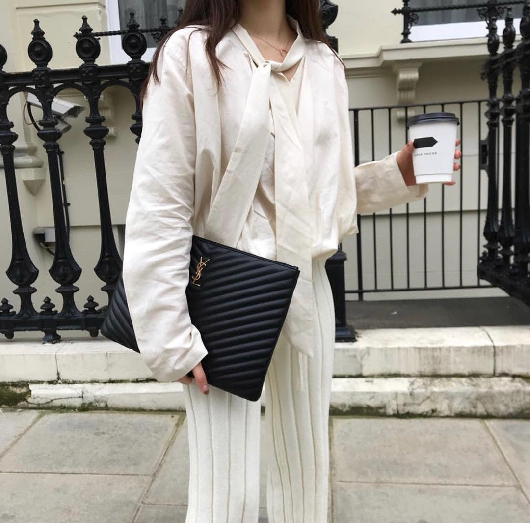 YSL MONOGRAM 大號手拿包-黑色小牛皮金扣-36cm