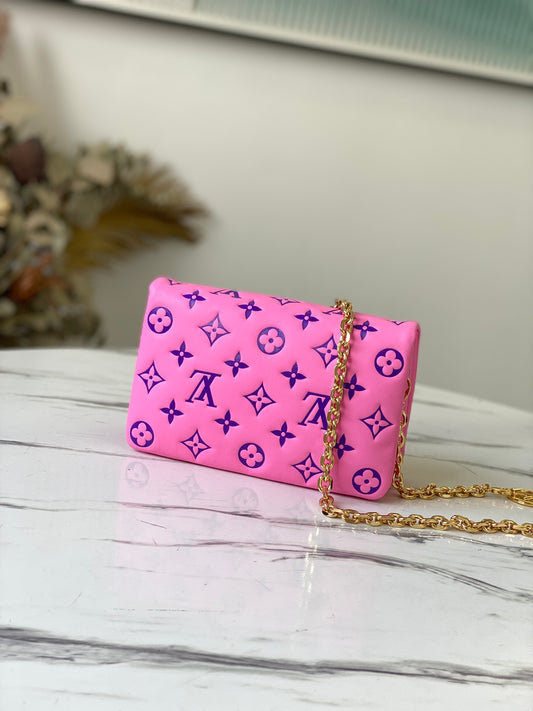 M80745 路L家-Pochette Coussin 鏈條包 桃紅色