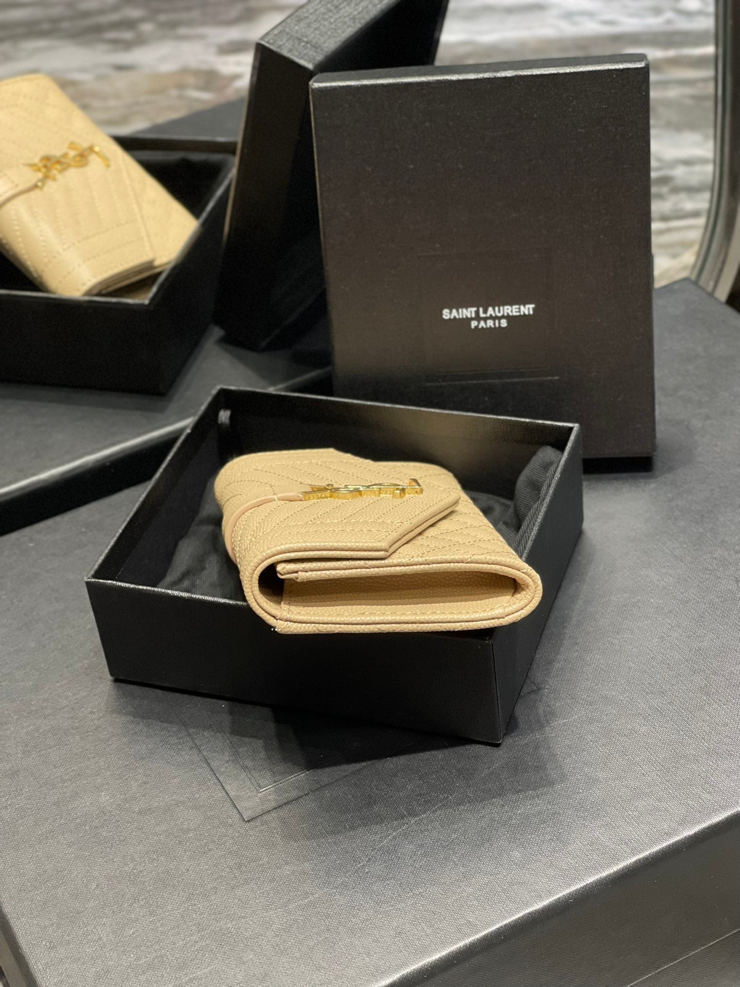 YSL 新品短夾_ 杏色金扣