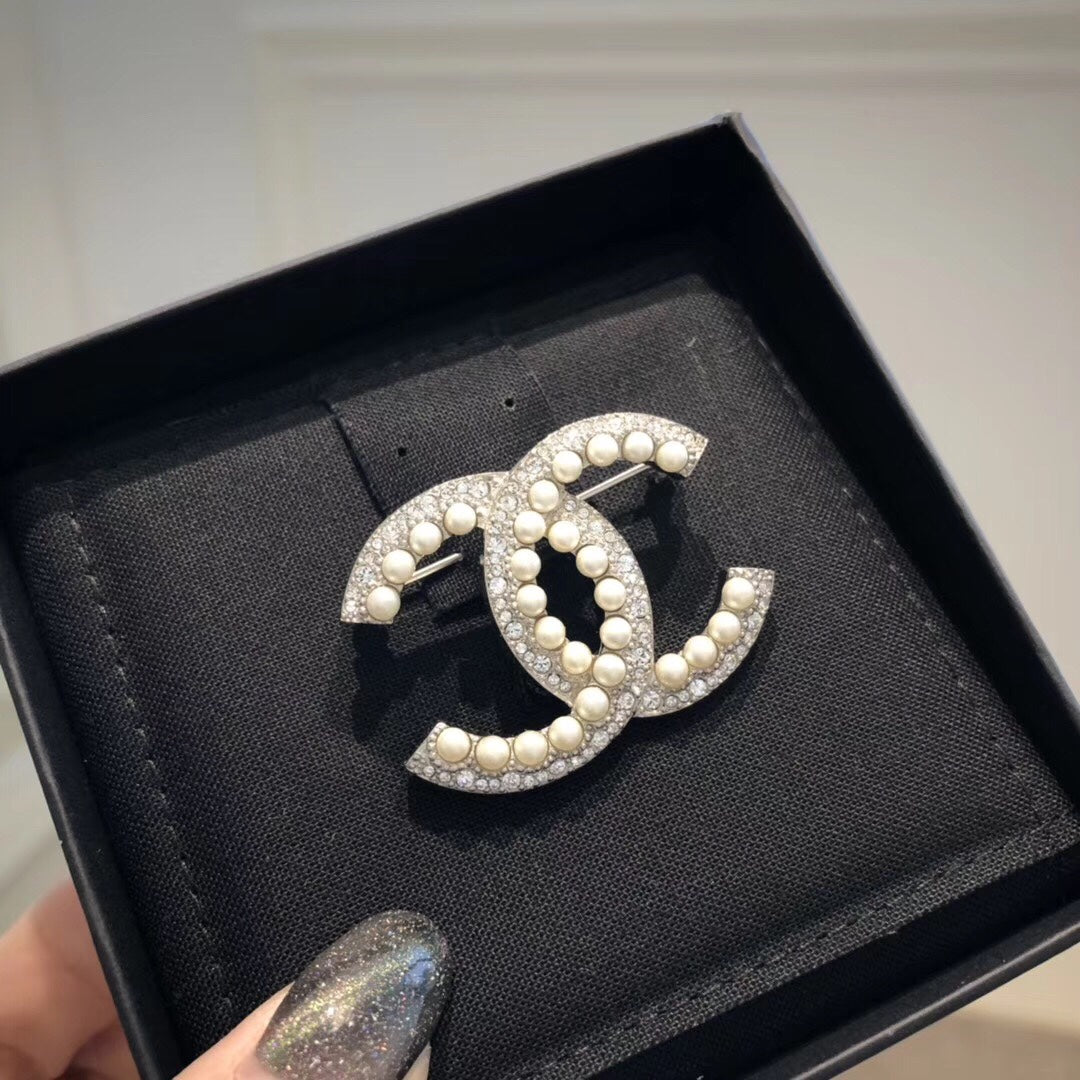 Chanel 胸針