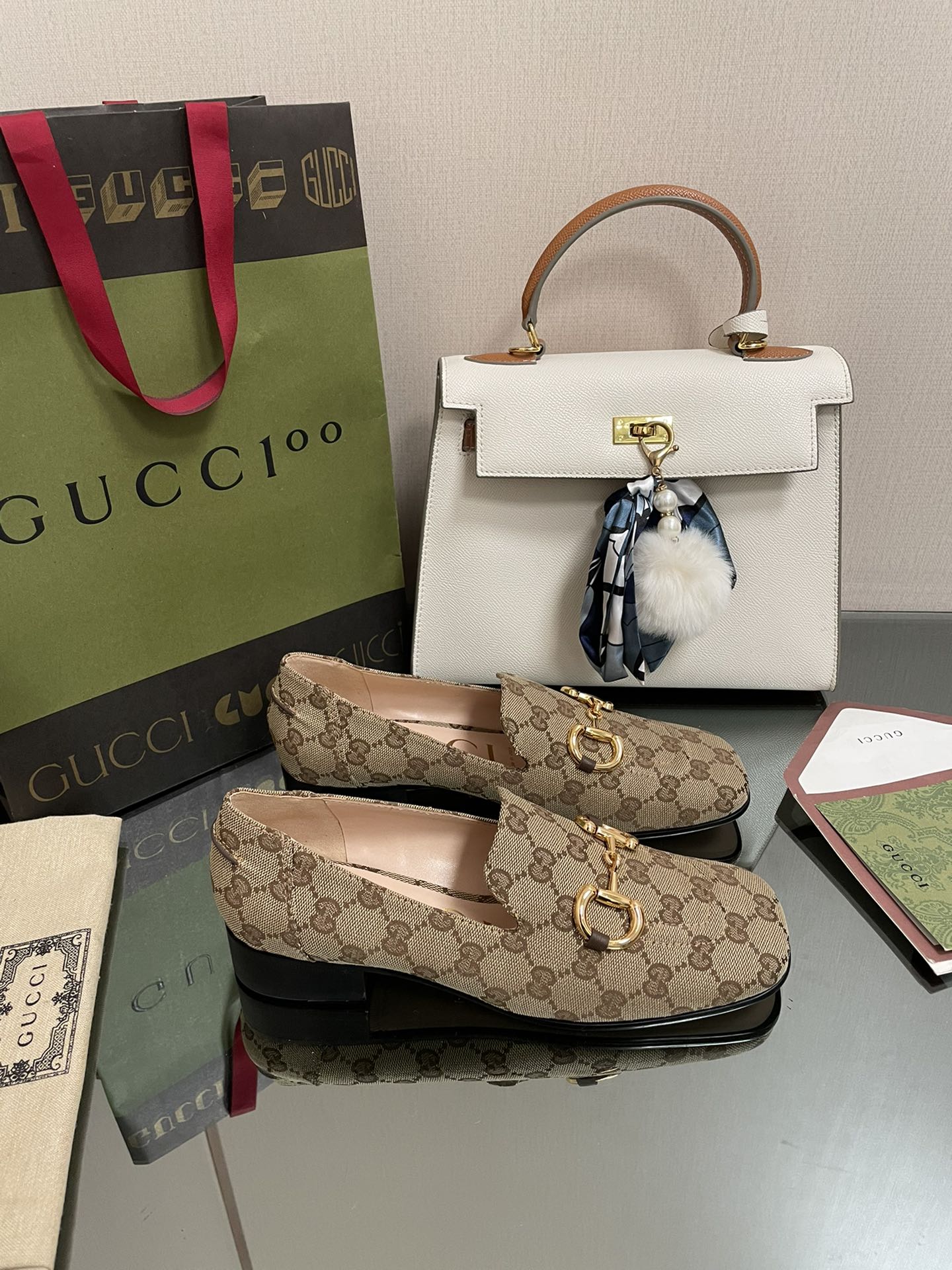 古G家-包頭方頭平底鞋 小老花紋 杏色