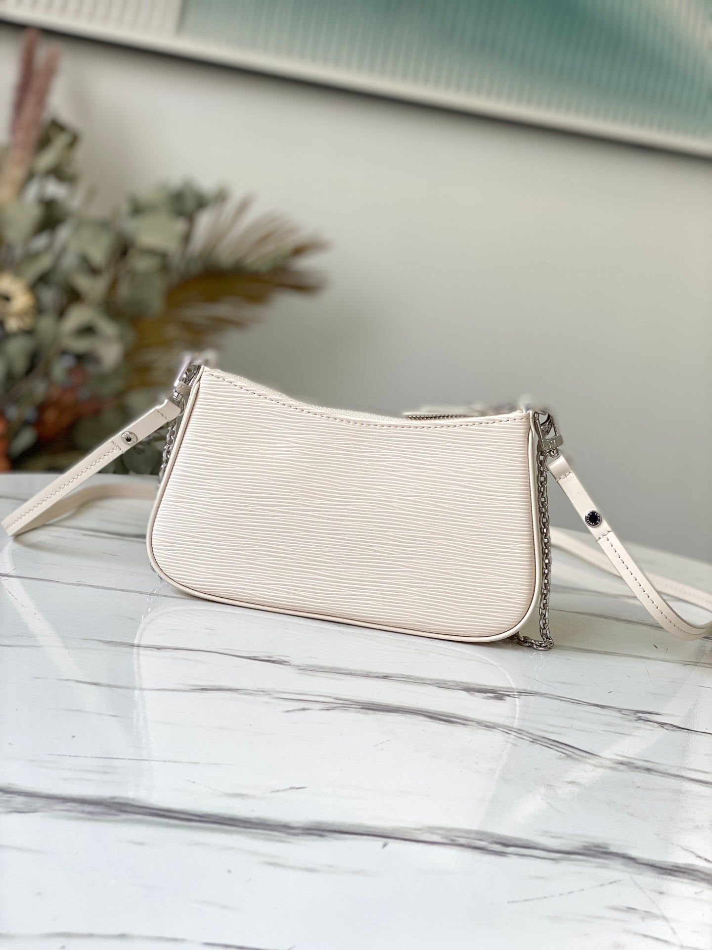 LV M80479 米色 Easy Pouch On Strap 手袋