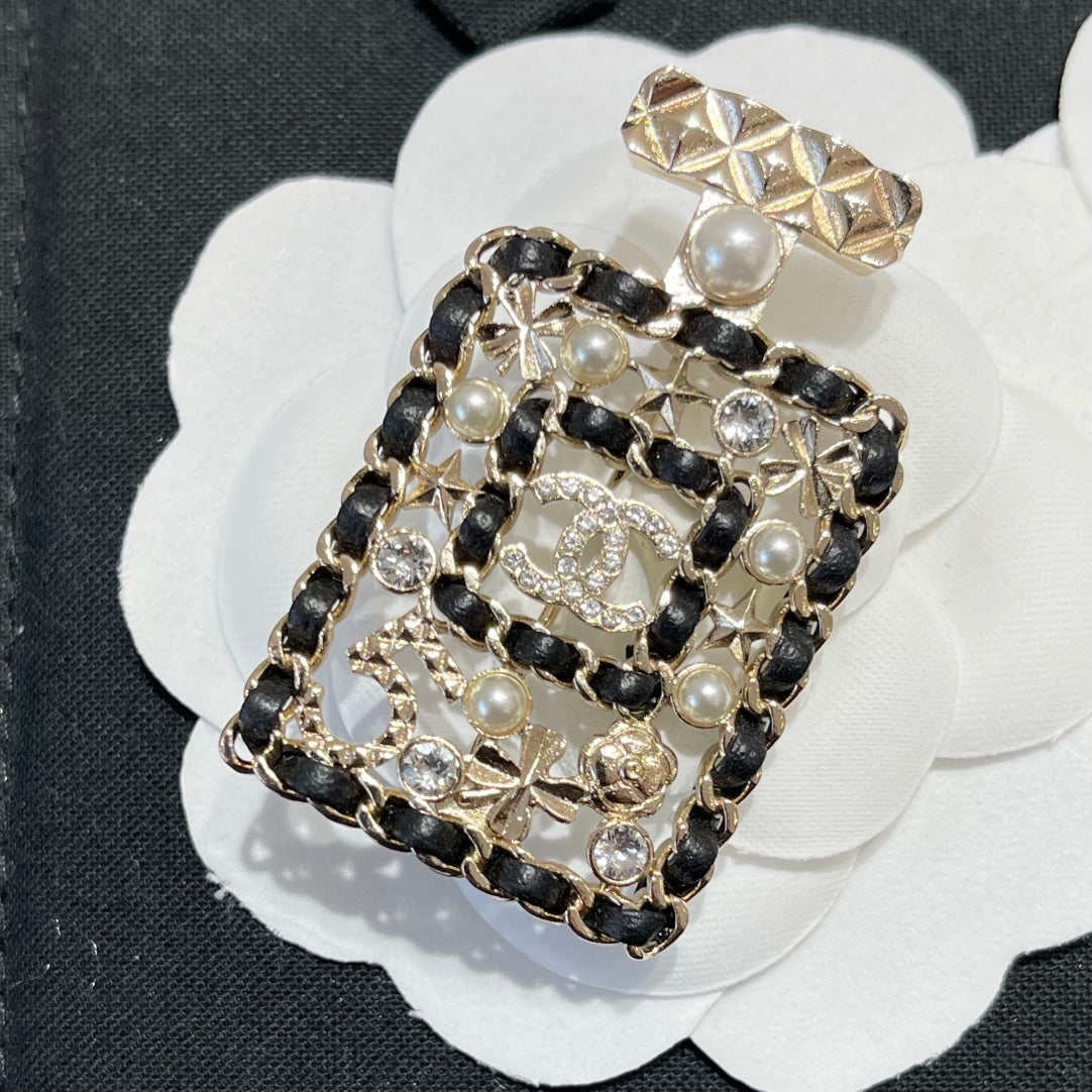 Chanel 胸針