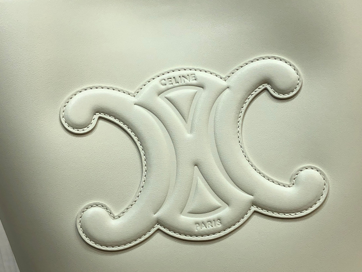 賽C家-2022s春夏新品 CUIR TRIOMPHE小號光滑牛皮水桶包