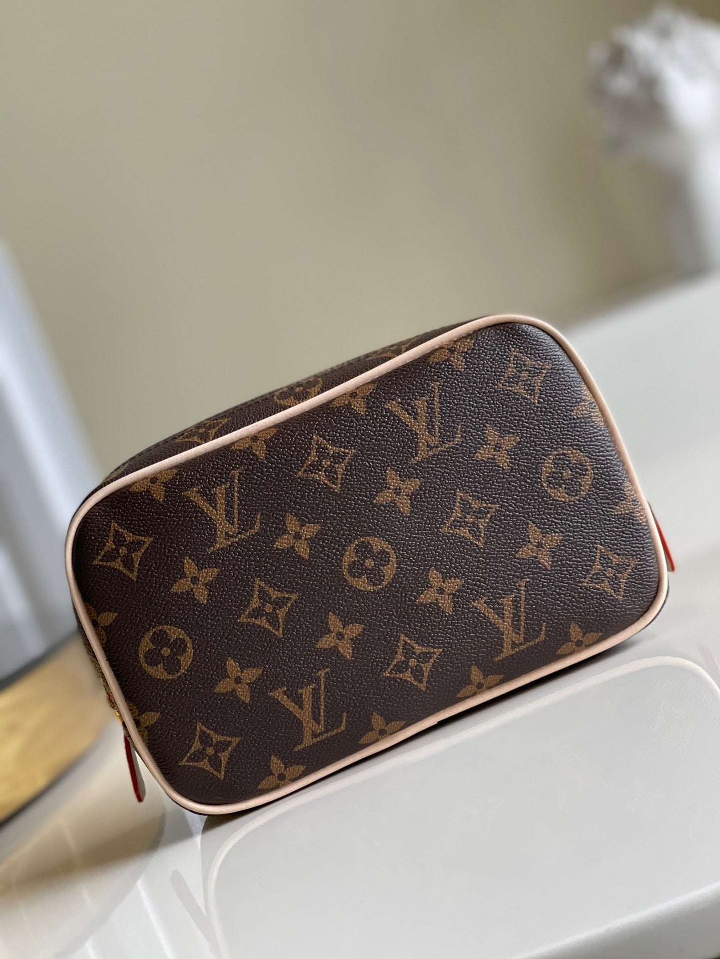 LV M47522 經典盥洗袋