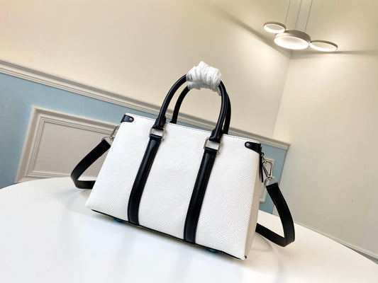 M55613 路L家-Twist Tote手袋 白色