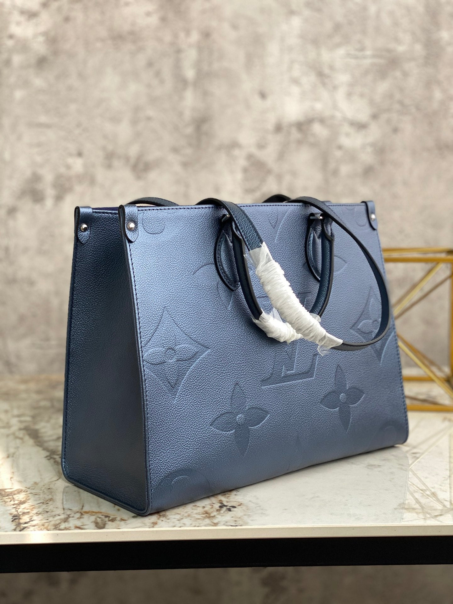 M58956 路L家-Onthego手袋 小號 金屬藍