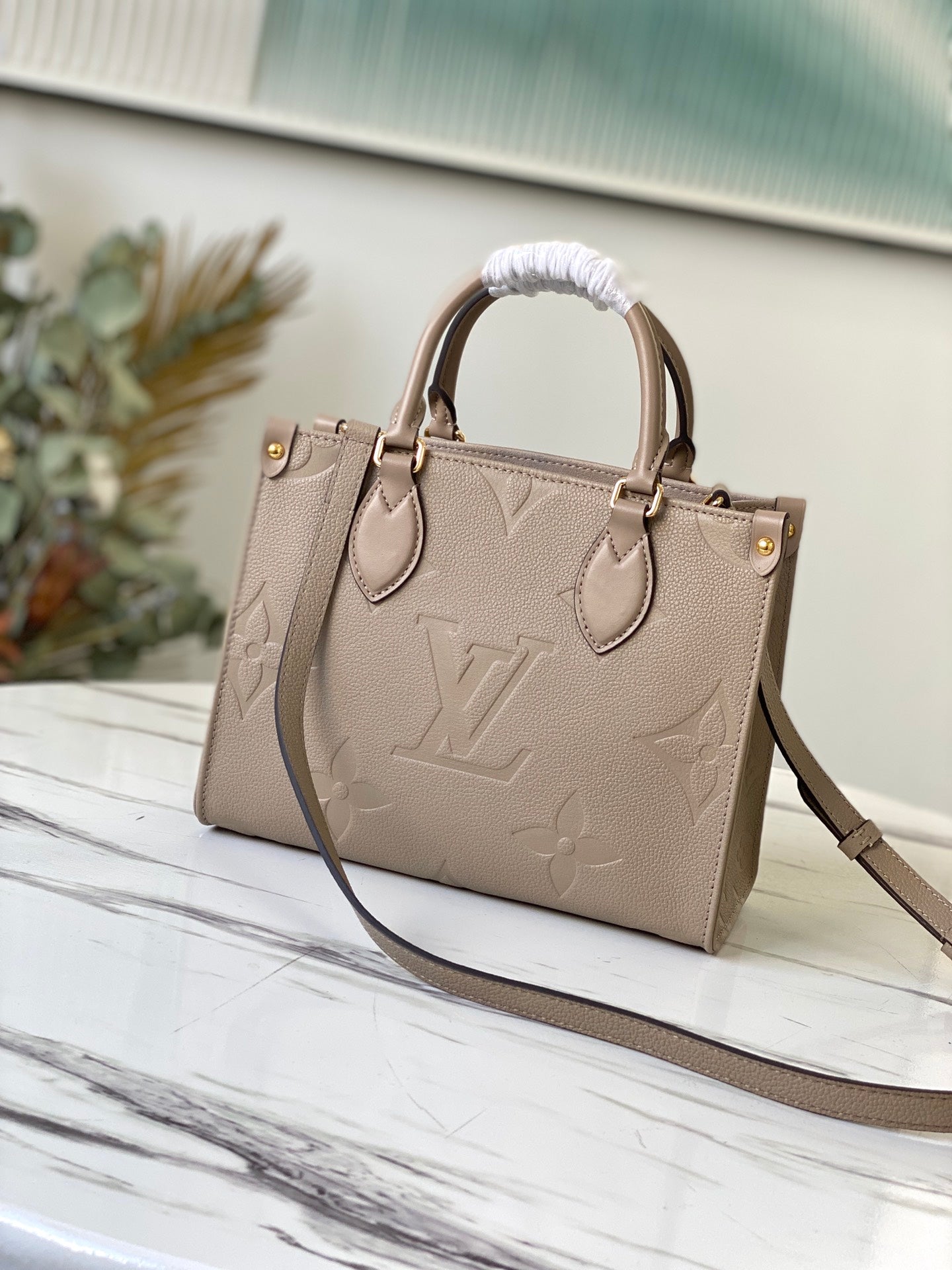 LV M45660 杏色 Onthego PM
