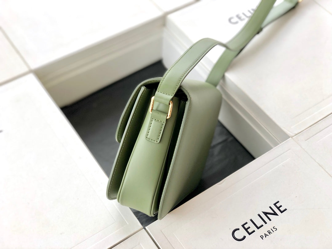 Celine TRIOMPHE 中號小牛皮-牛油果綠