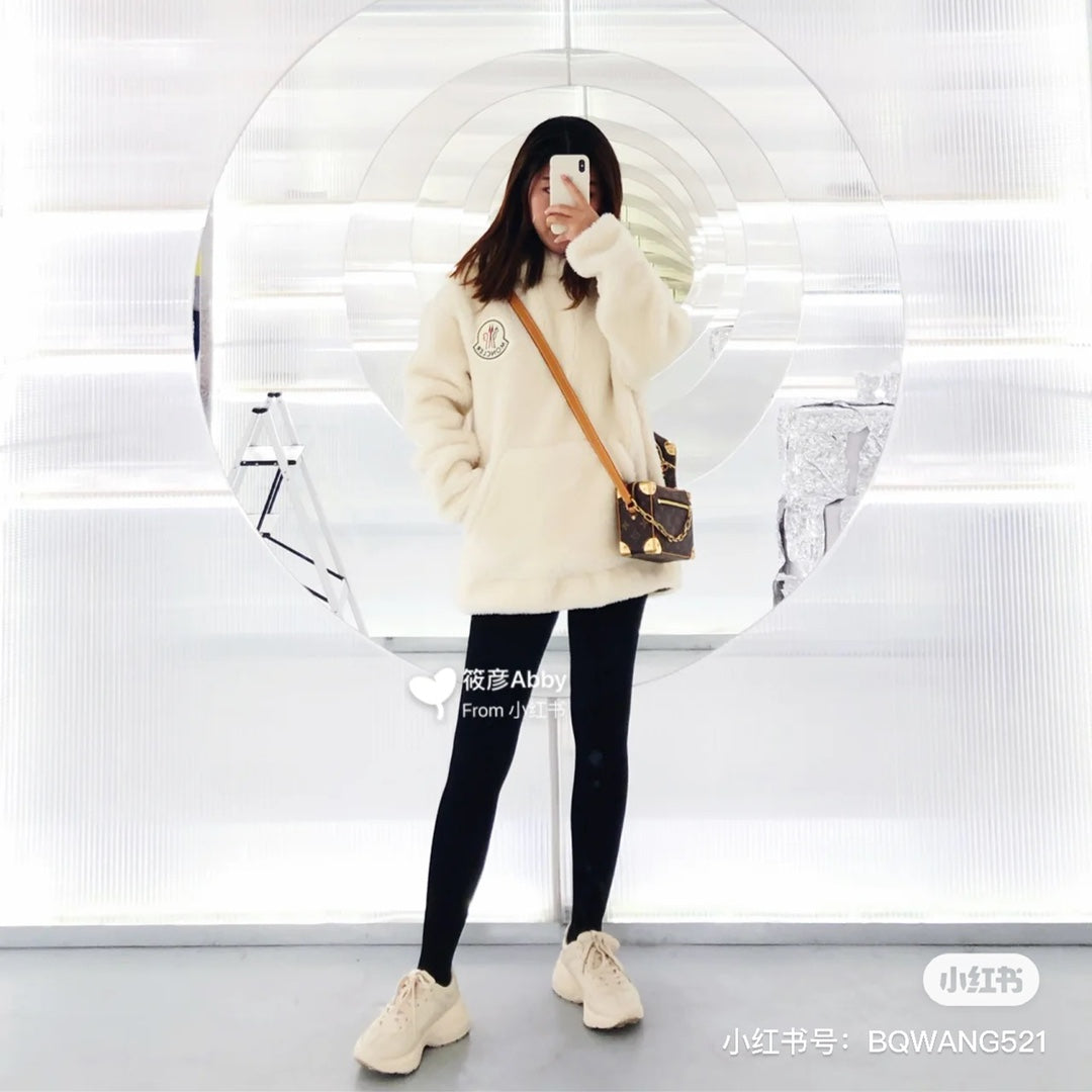 M68906 路L家-Mini Soft Trunck老花盒子包 上身照