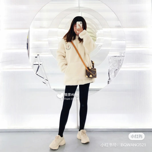 M68906 路L家-Mini Soft Trunck老花盒子包 上身照