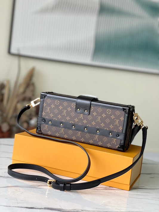 M46120 路L家-2022 春夏 Petite Malle East West 手袋