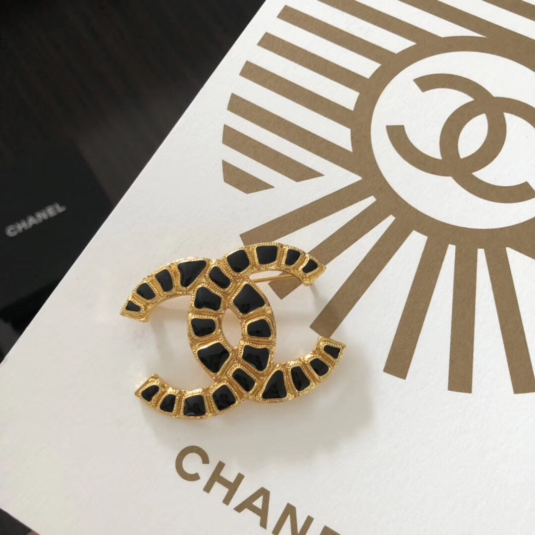 Chanel 胸針