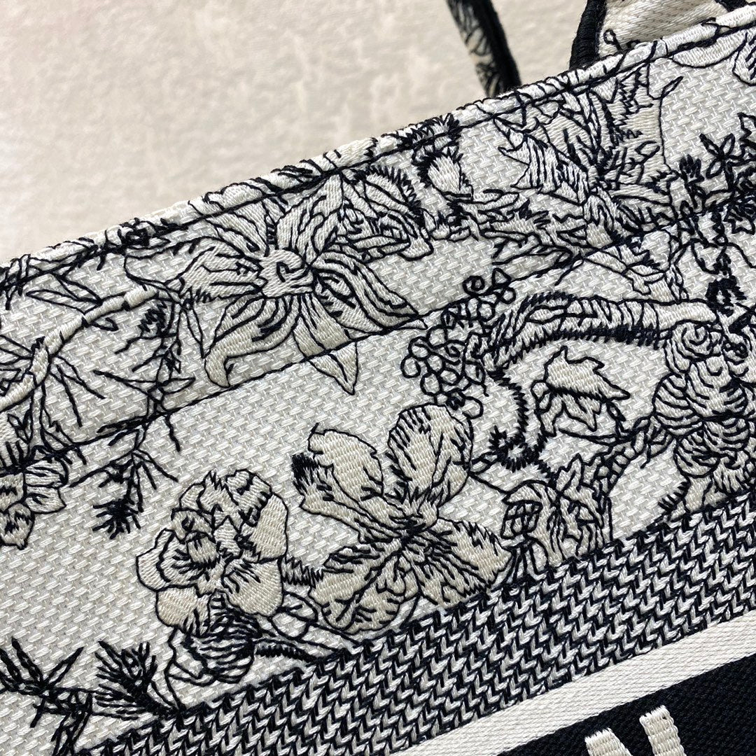Dior Book Tote-小號36.5cm-黑白早春花卉
