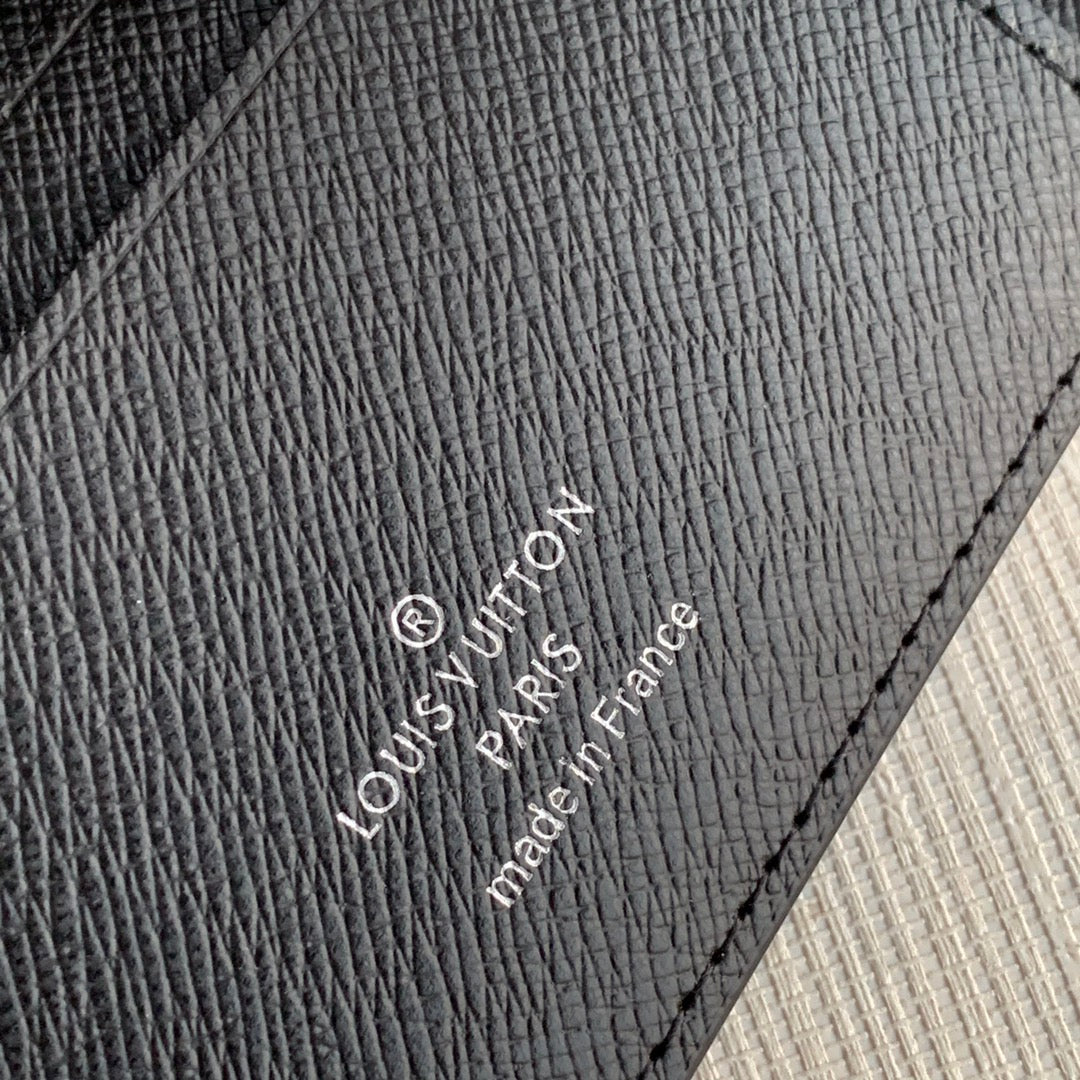 LV M61695 短夾