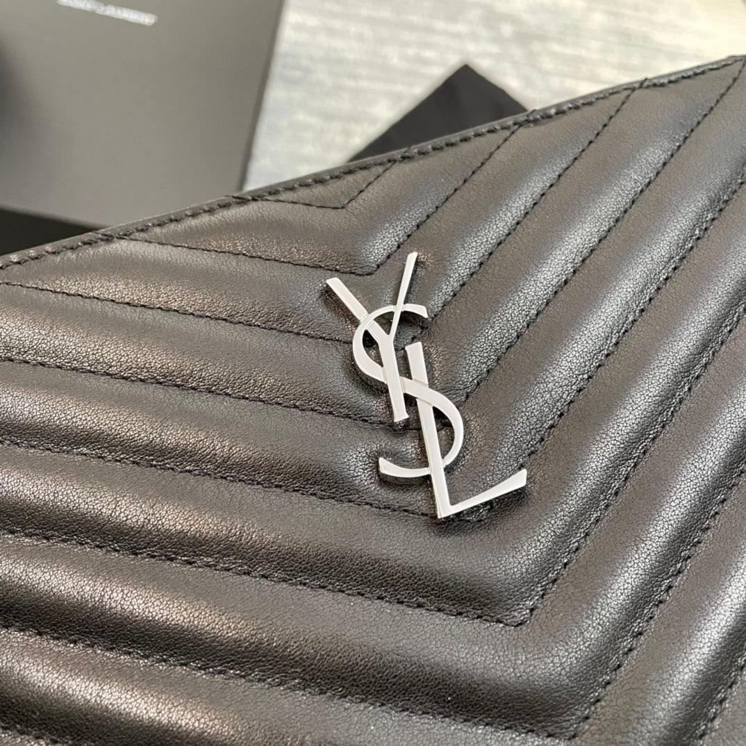 YSL經典MONOGRAM小號絎縫皮革手拿包-黑色牛皮銀扣