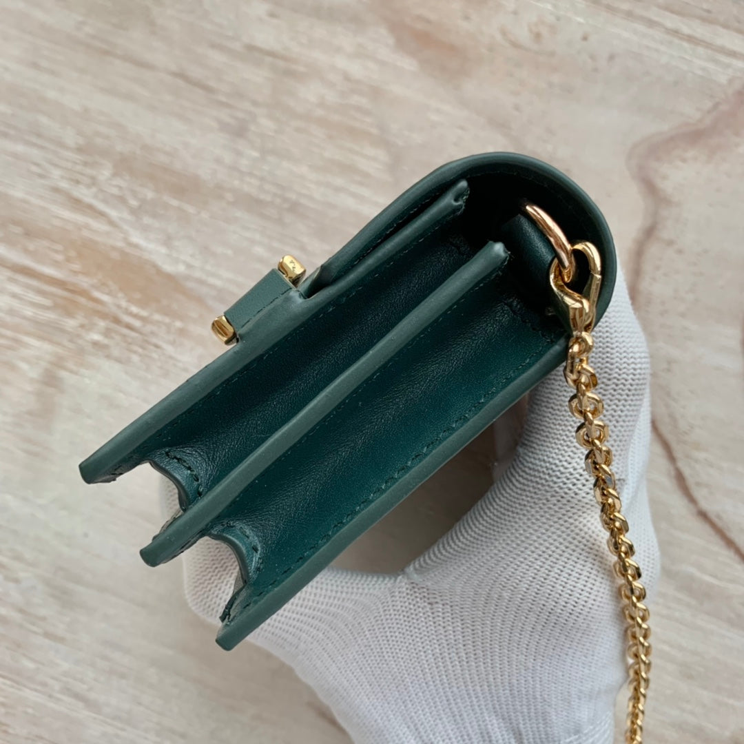 Celine 亮澤牛皮革鏈條卡包