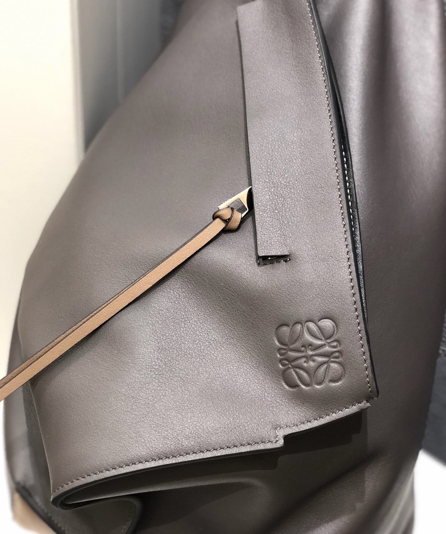 Loe-anton bag 肩背包 後背包 咖色