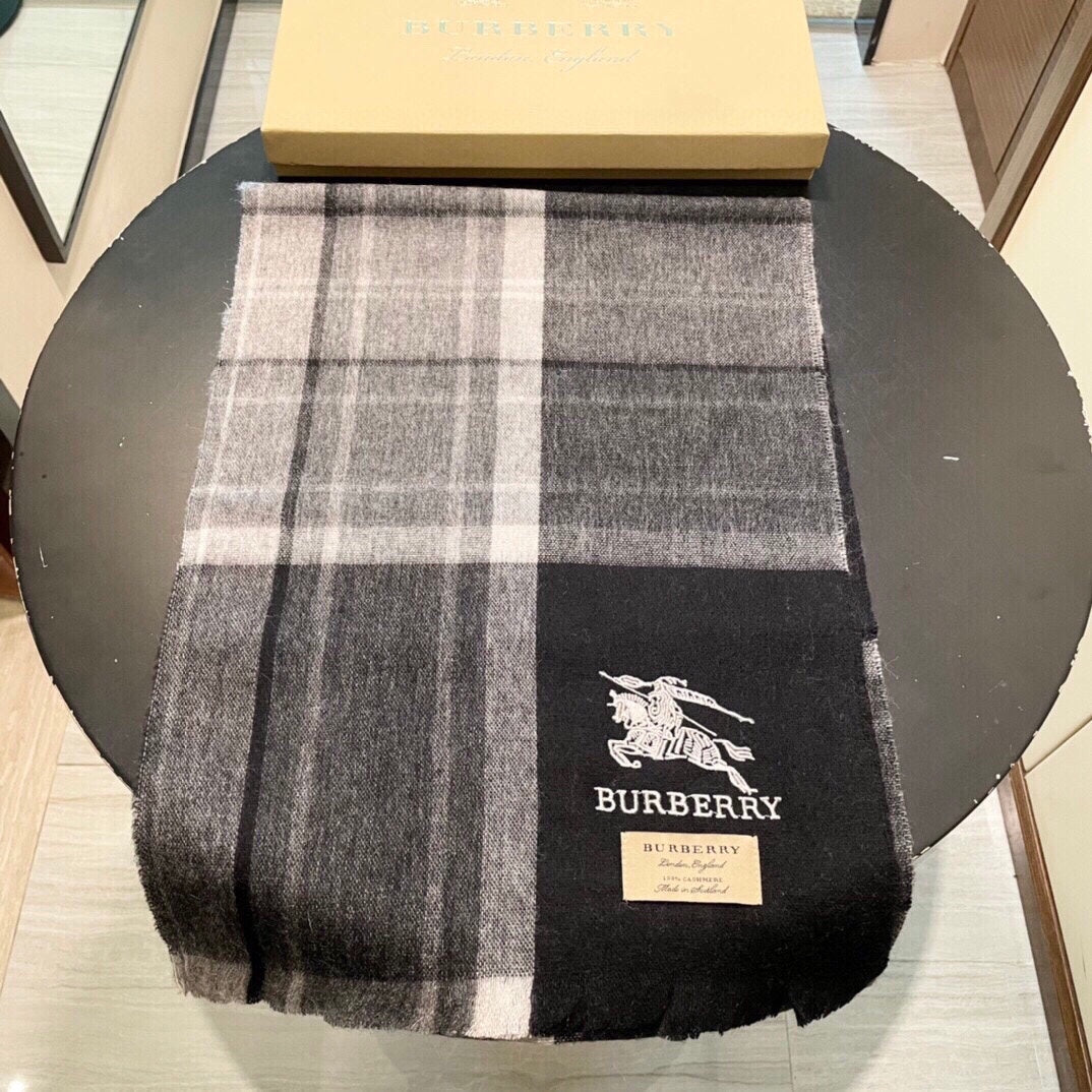 Burberry 平紋細紗鑲嵌立體紗線圍巾