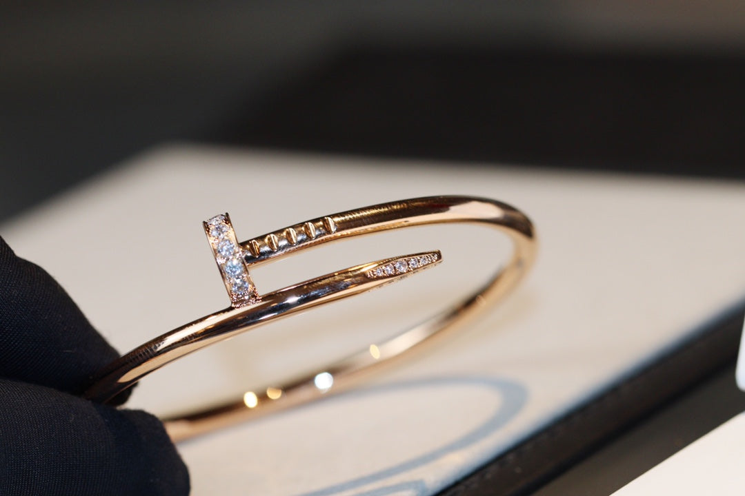Cartier 釘子細版手鐲-半鑽