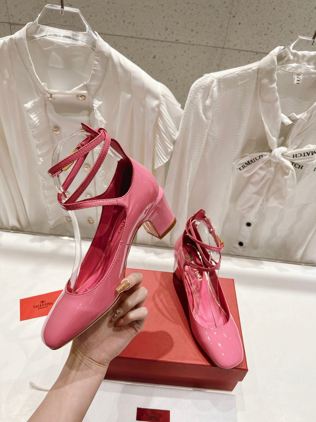 范倫V-2023春夏新款 Rockstud系列 綁帶低跟鞋 4.5cm 桃紅色