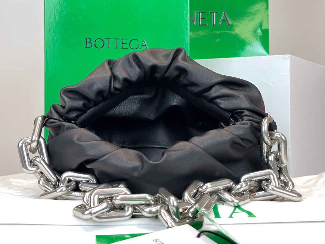 B編織- The Chain Pouch 鏈條云朵包 31x12x16cm