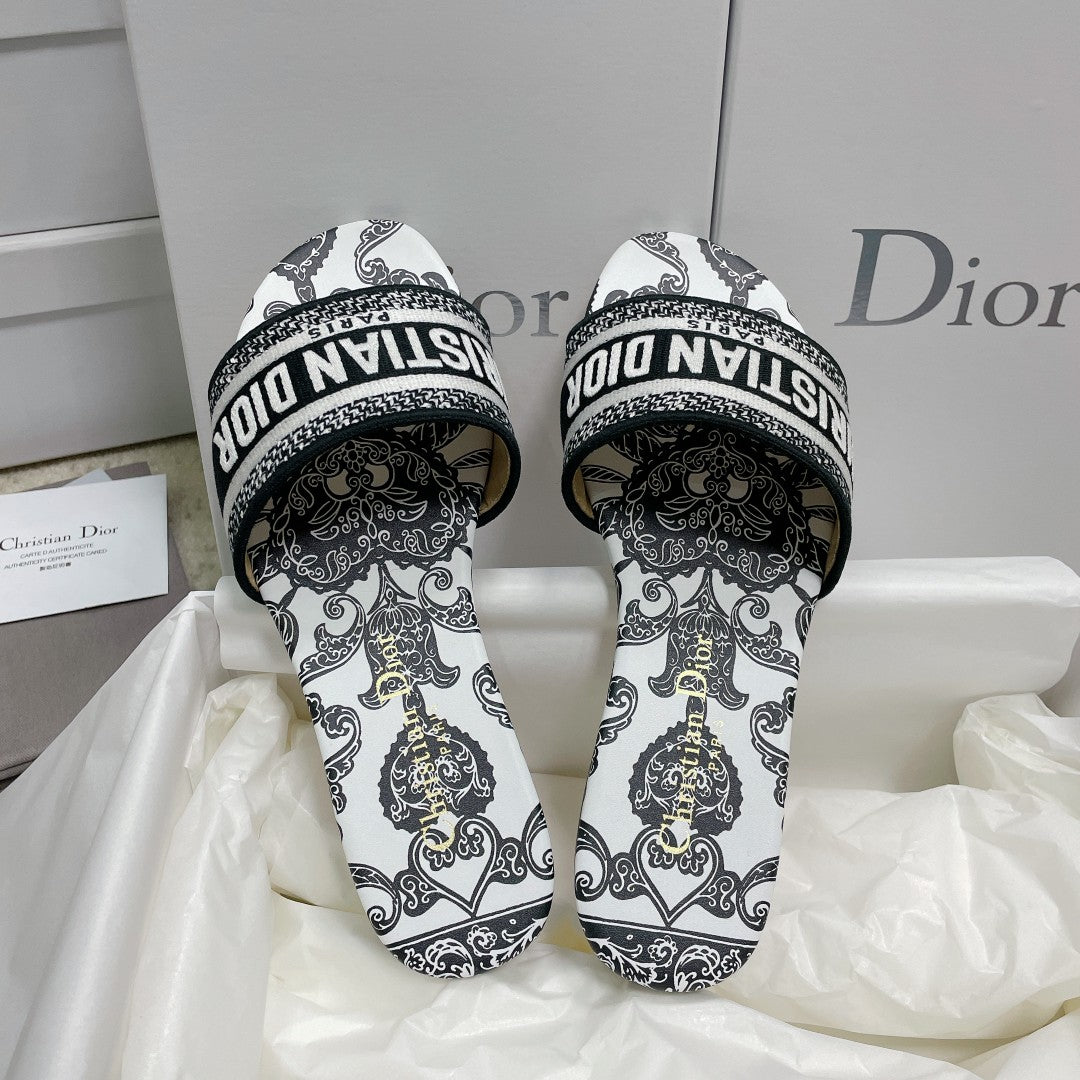 迪D家-2023春夏新款 提花刺繡拖鞋 心底黑色
