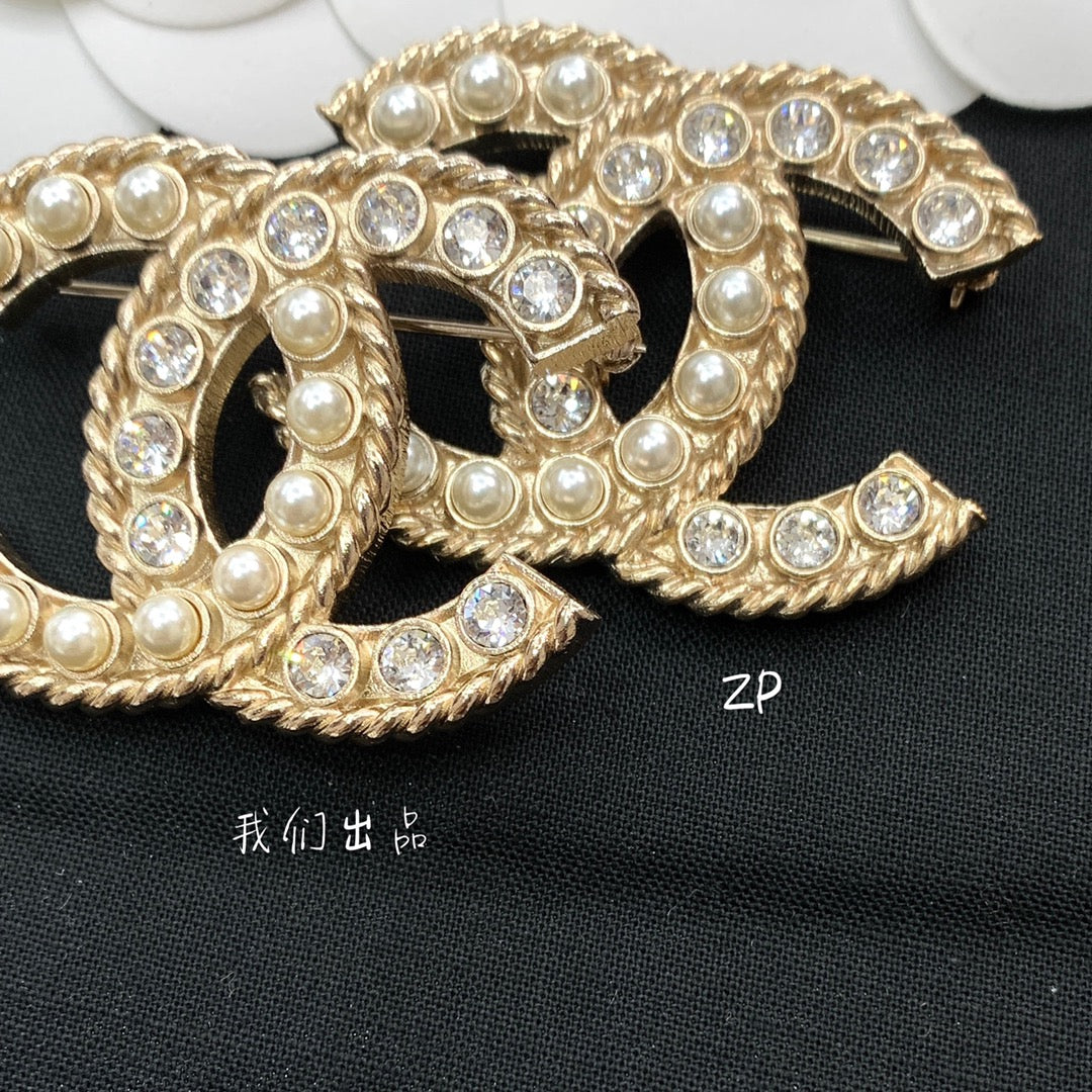 Chanel 胸針