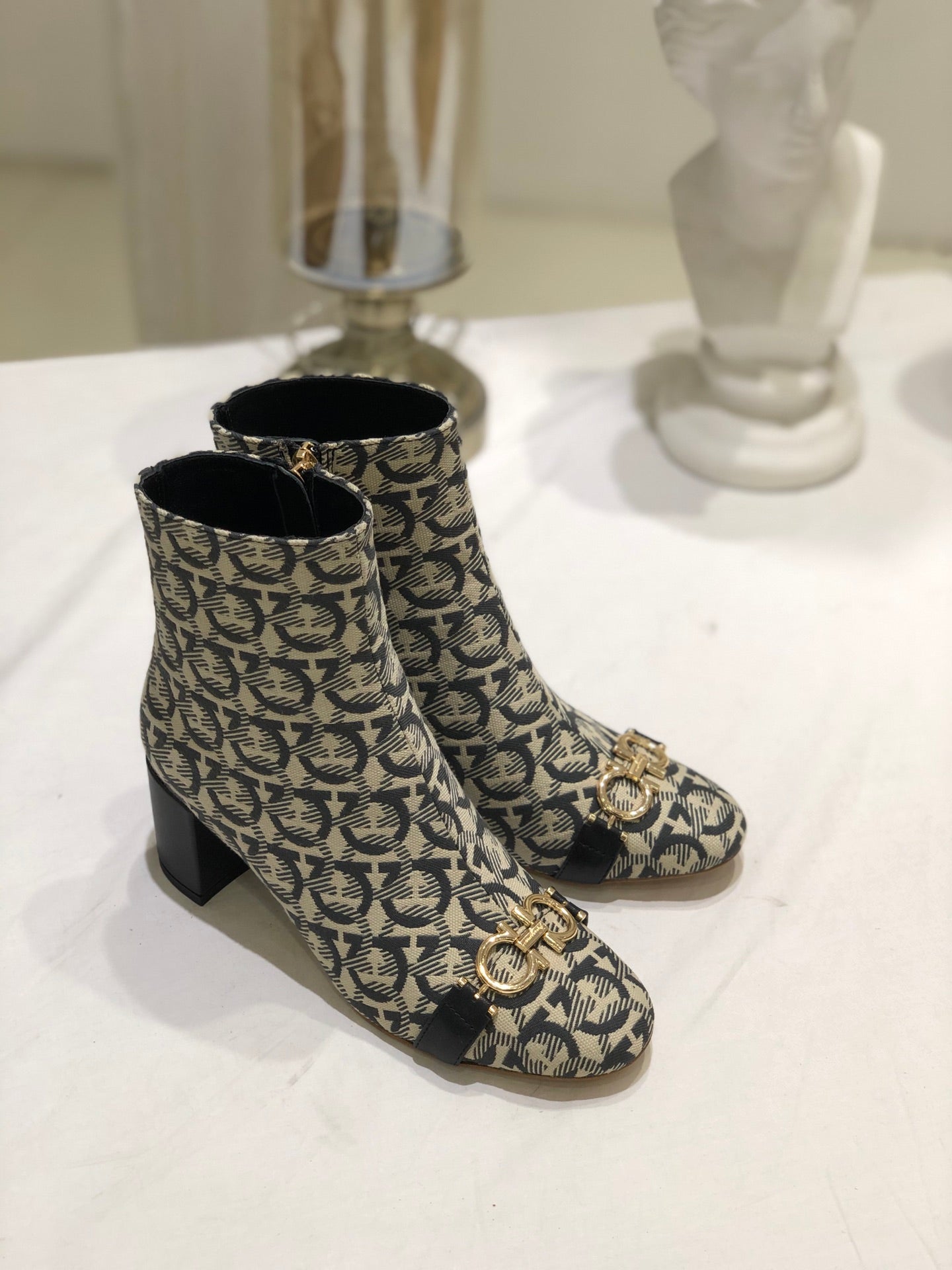 Salvatore Ferragamo鞋-菲拉格慕 馬蹄扣 粗跟短靴