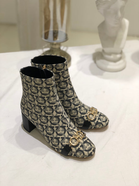 Salvatore Ferragamo鞋-菲拉格慕 馬蹄扣 粗跟短靴