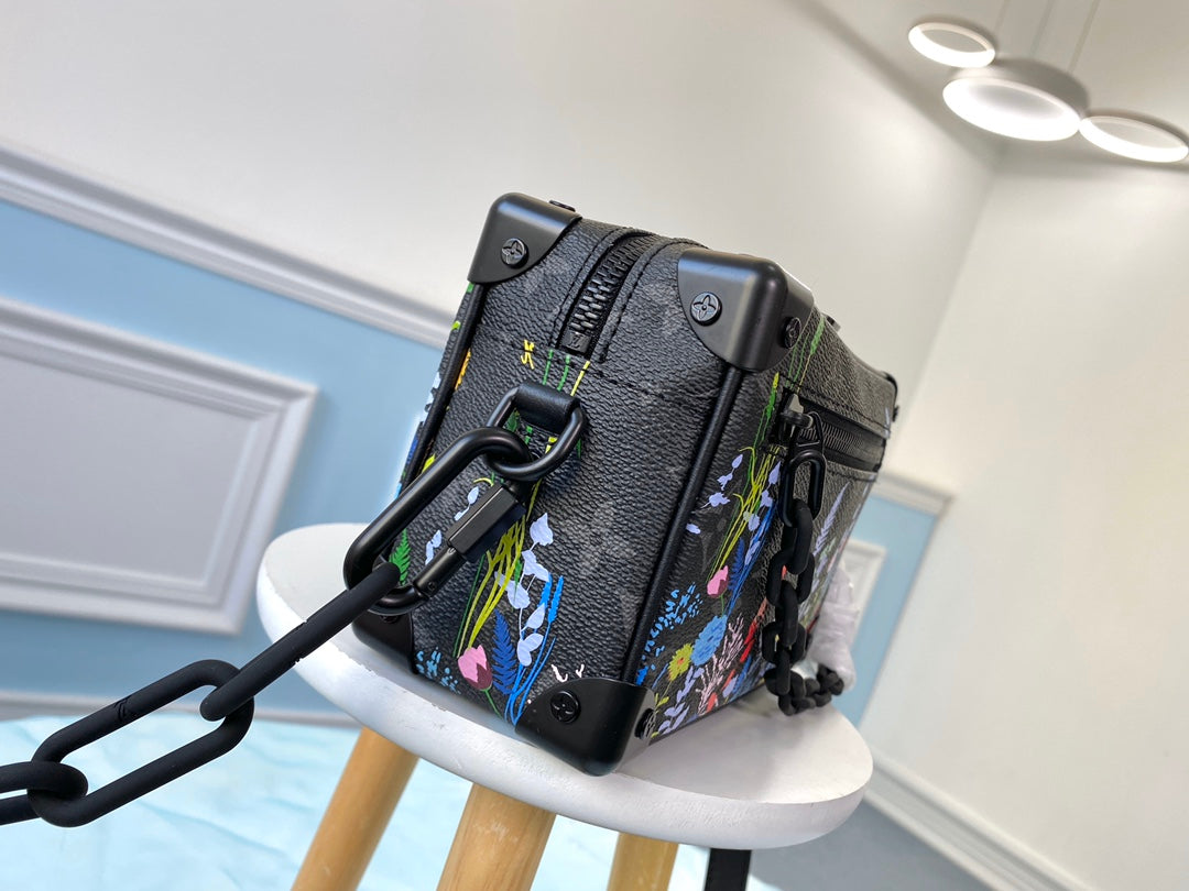 M44480 路L家-MINI SOFT TRUNK 手袋 郵差包