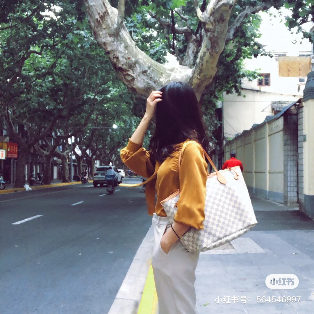 N41605 路L家-Neverfull 手袋 上身照