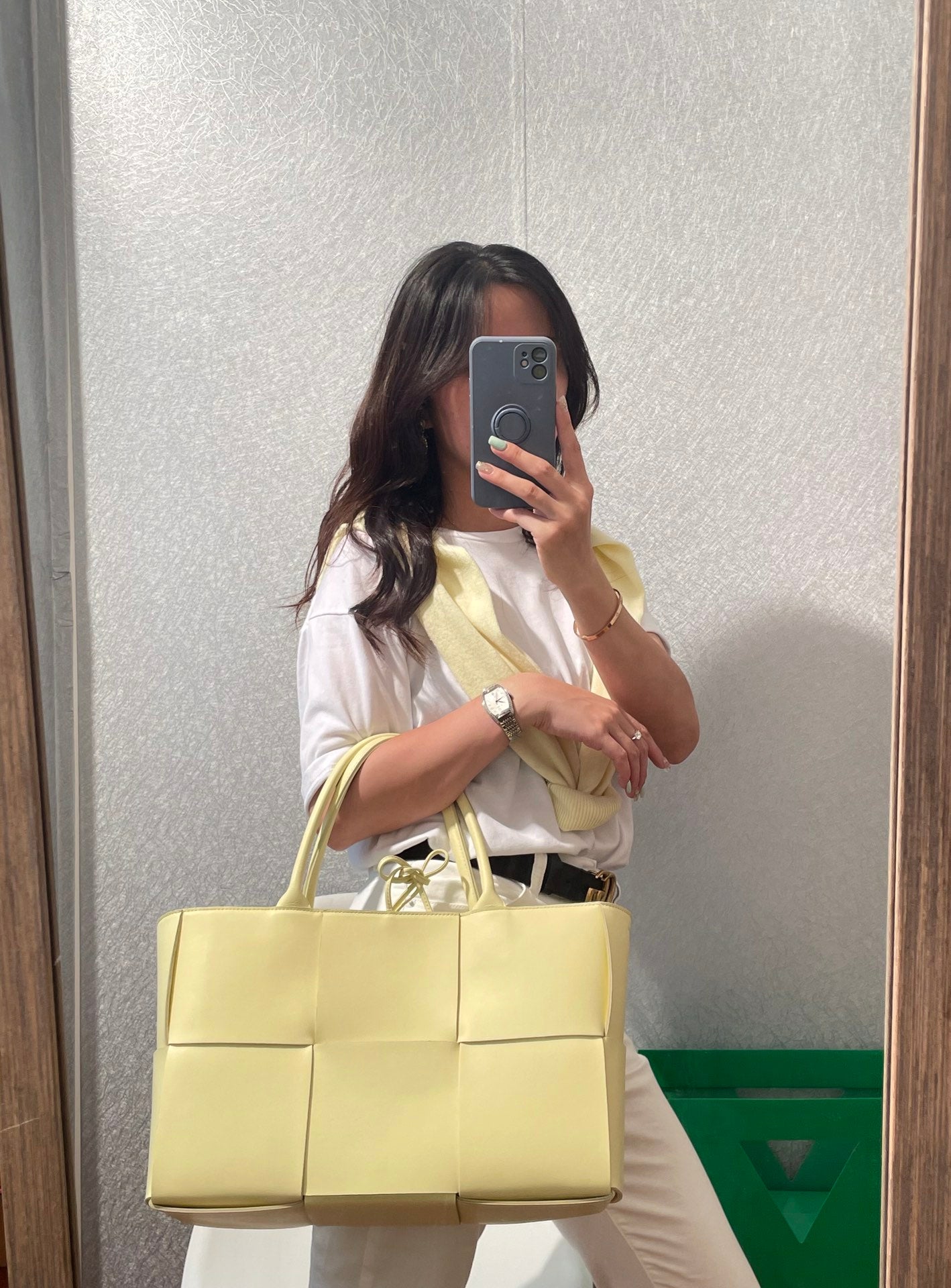 B編織-Tote 大格編織 托特包 上身圖 鵝黃色