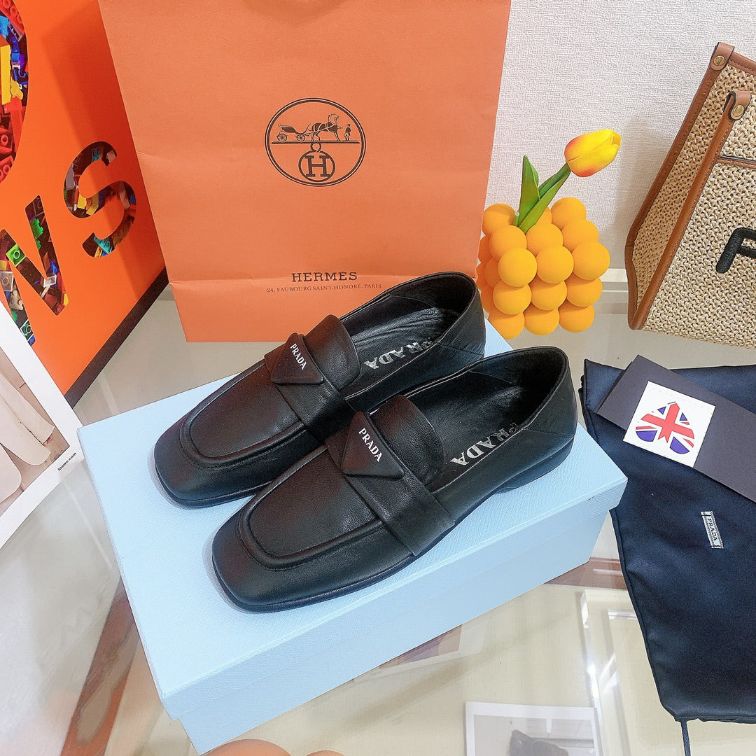 Prada 鞋-Prada 舒服軟皮 樂福鞋（黑）
