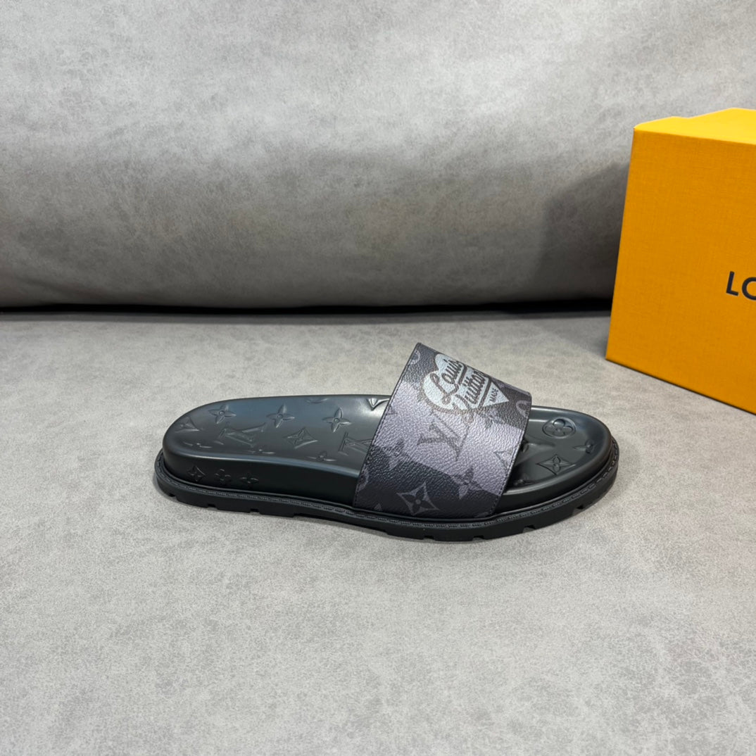 Lou-2022春夏新款 愛心圖拖鞋