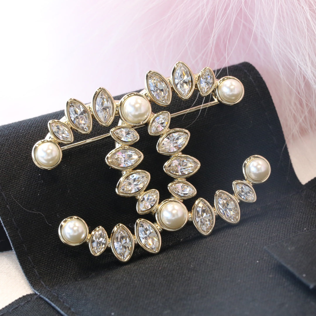 Chanel 胸針