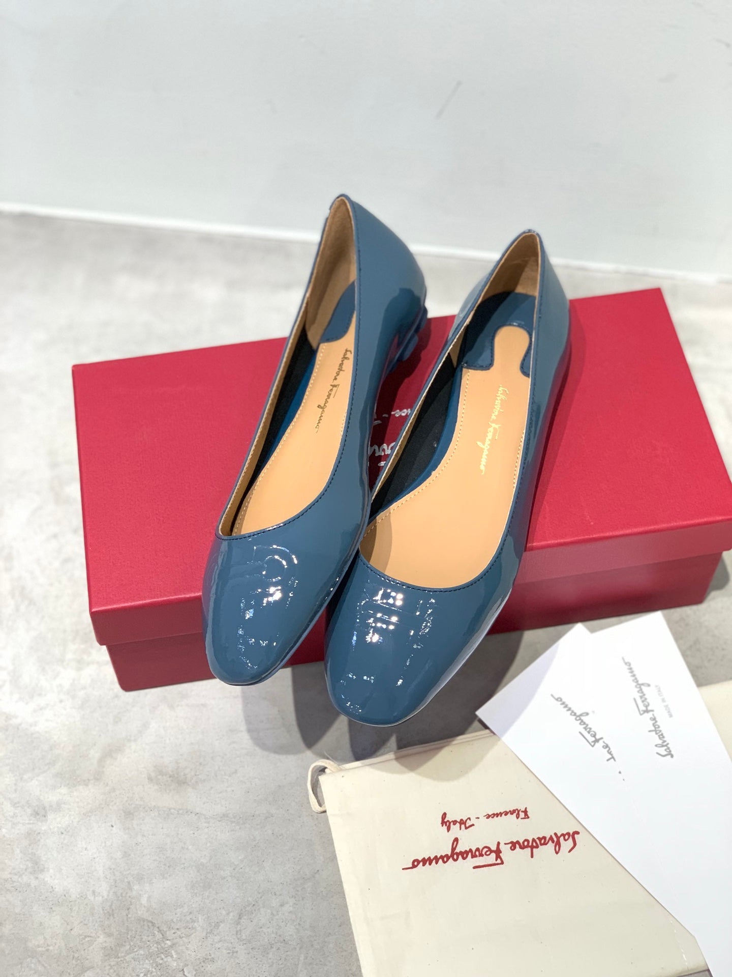 Salvatore Ferragamo鞋-菲拉格慕 芭蕾舞燙壓紋 漆皮平底鞋