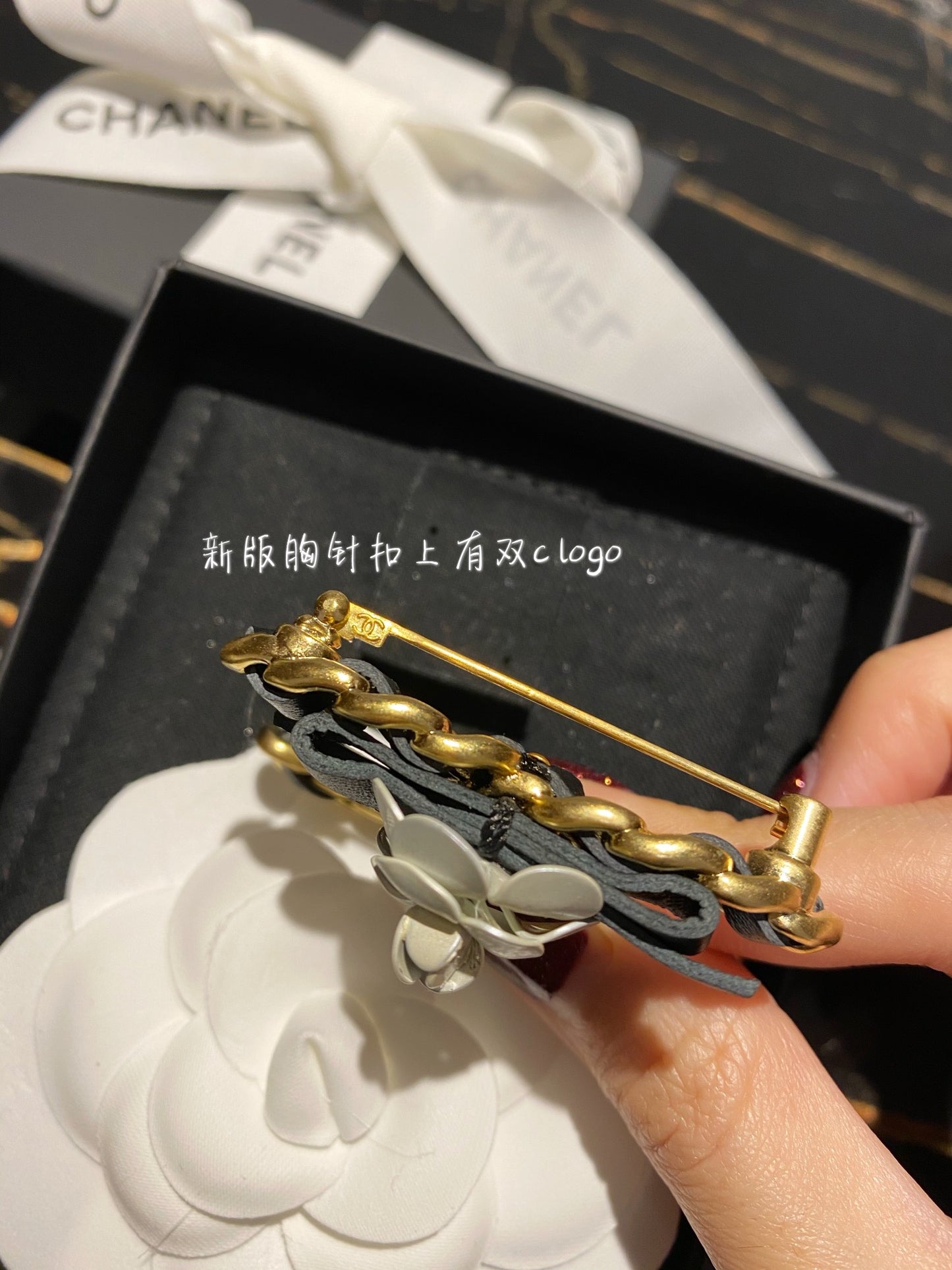 Chanel 胸針