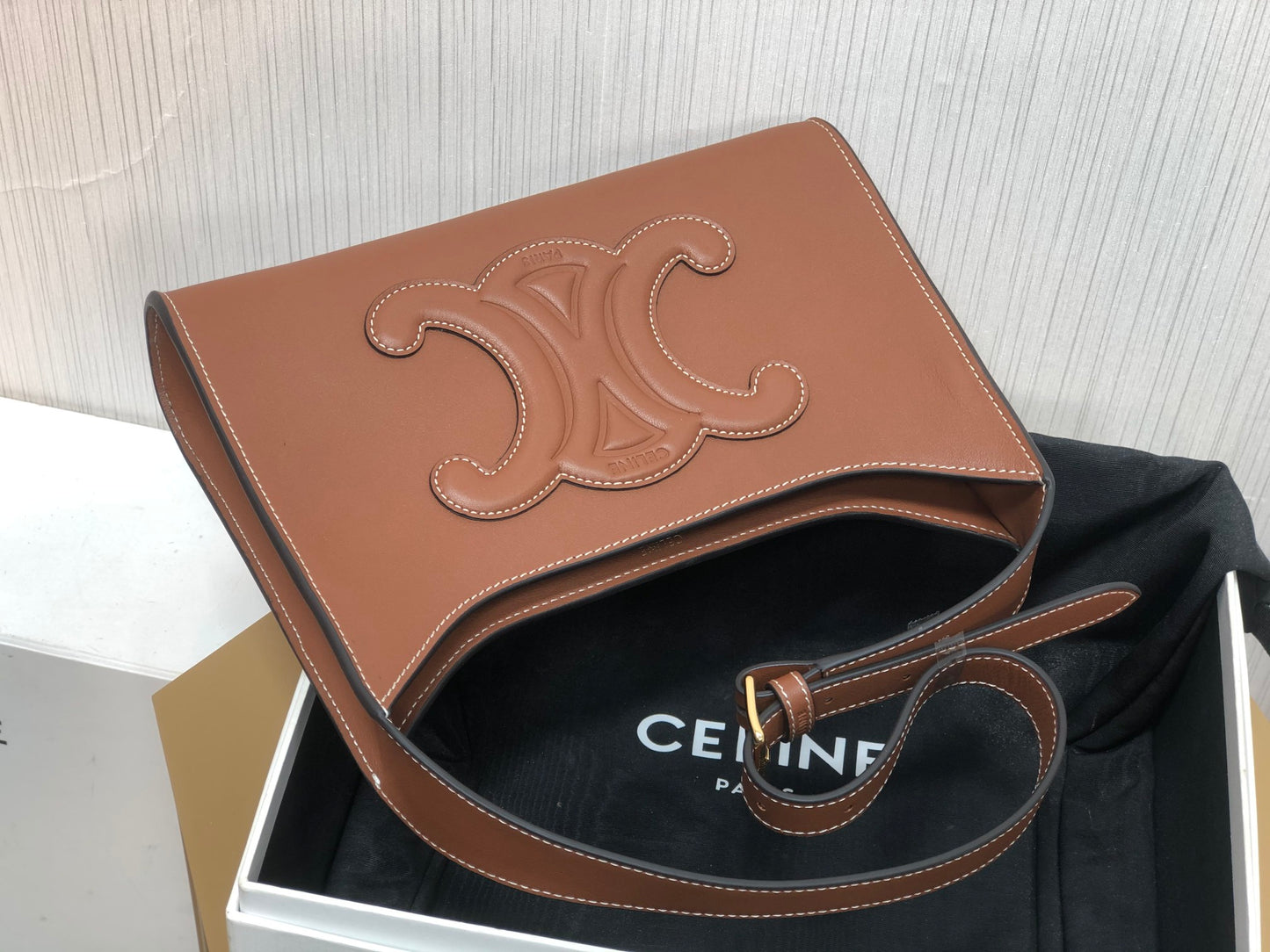 賽C家-22s春夏新品｜CUIR TRIOMPHE 光滑牛皮革肩背包
