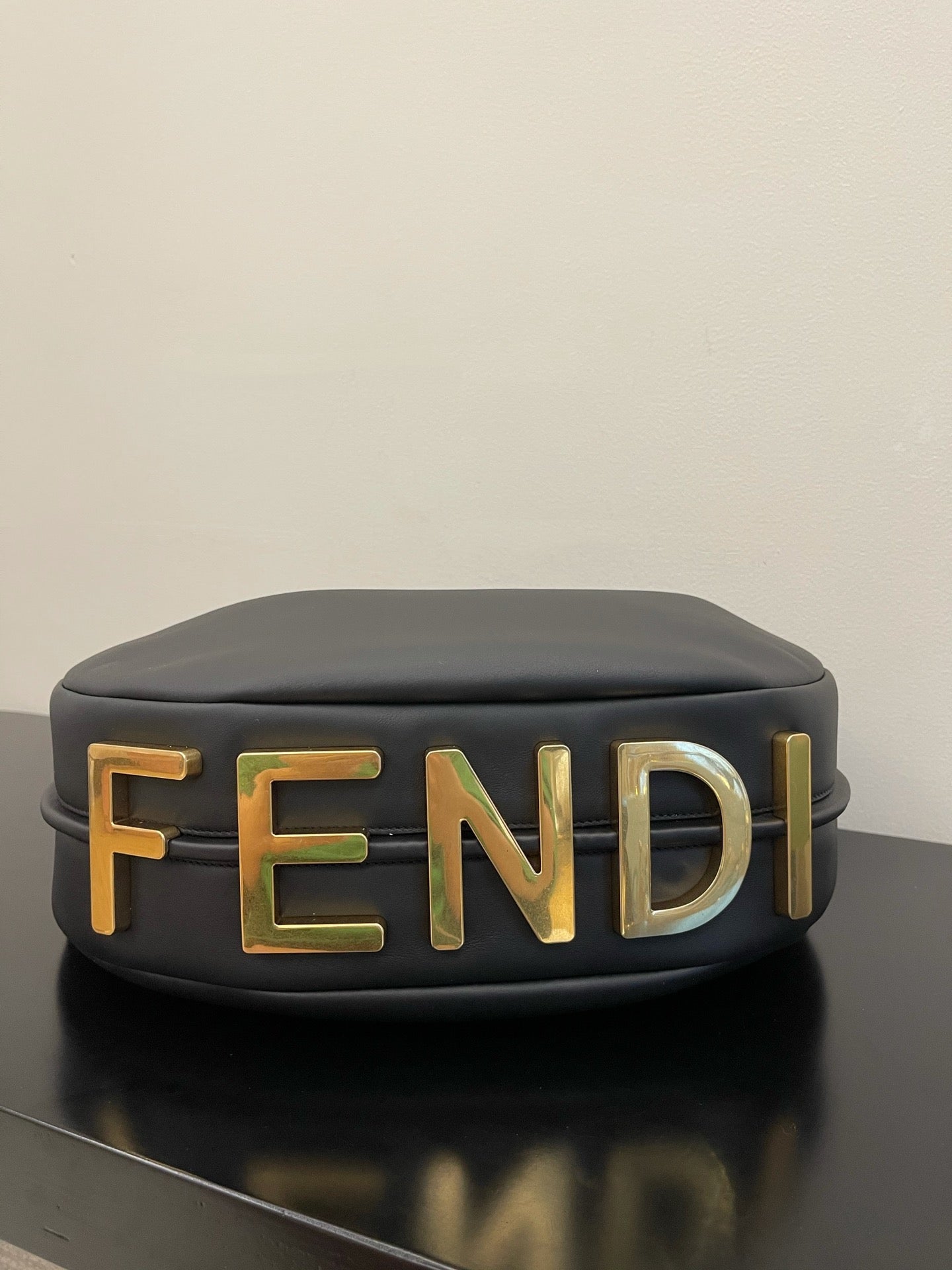 芬F家-Fendigraphy-大型黑色皮革腋下包