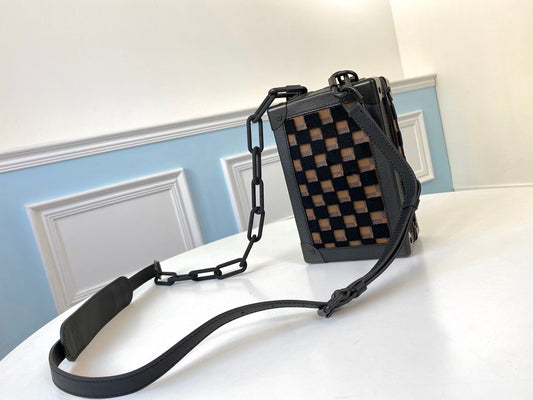 M45044 路L家-MINI SOFT TRUNK 手袋 咖格黑色植絨