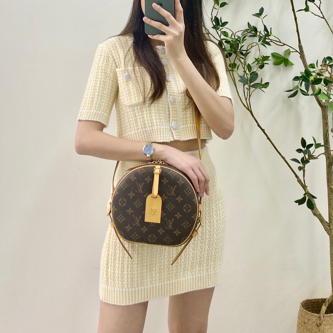 M43512 路L家-BOITE CHAPEAU SOUPLE軟圓餅包 上身圖