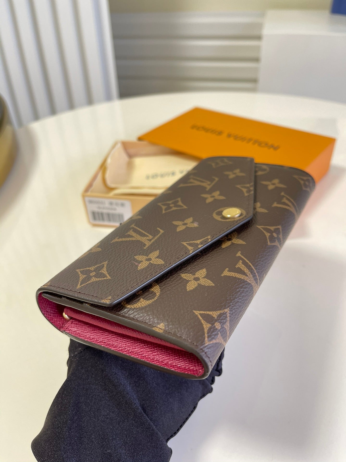 LV M60531 信封長夾-老花紫紅裡