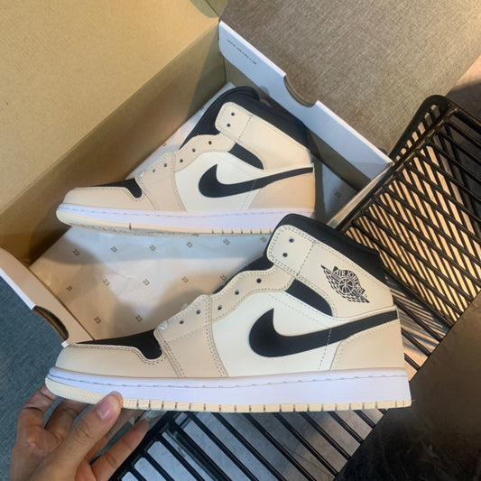N1K- AJ 1 mid 中筒板鞋 休閒鞋 米黑色