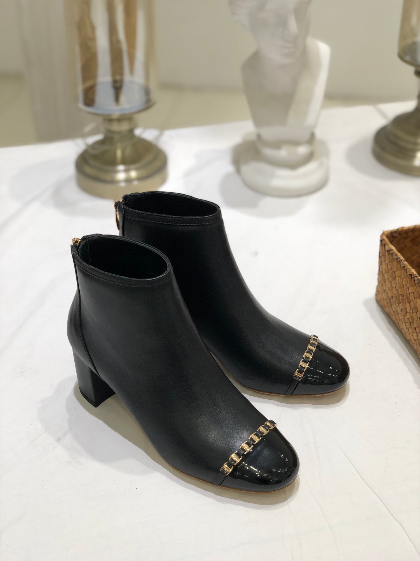 Salvatore Ferragamo鞋-馬蹄扣 粗跟短靴