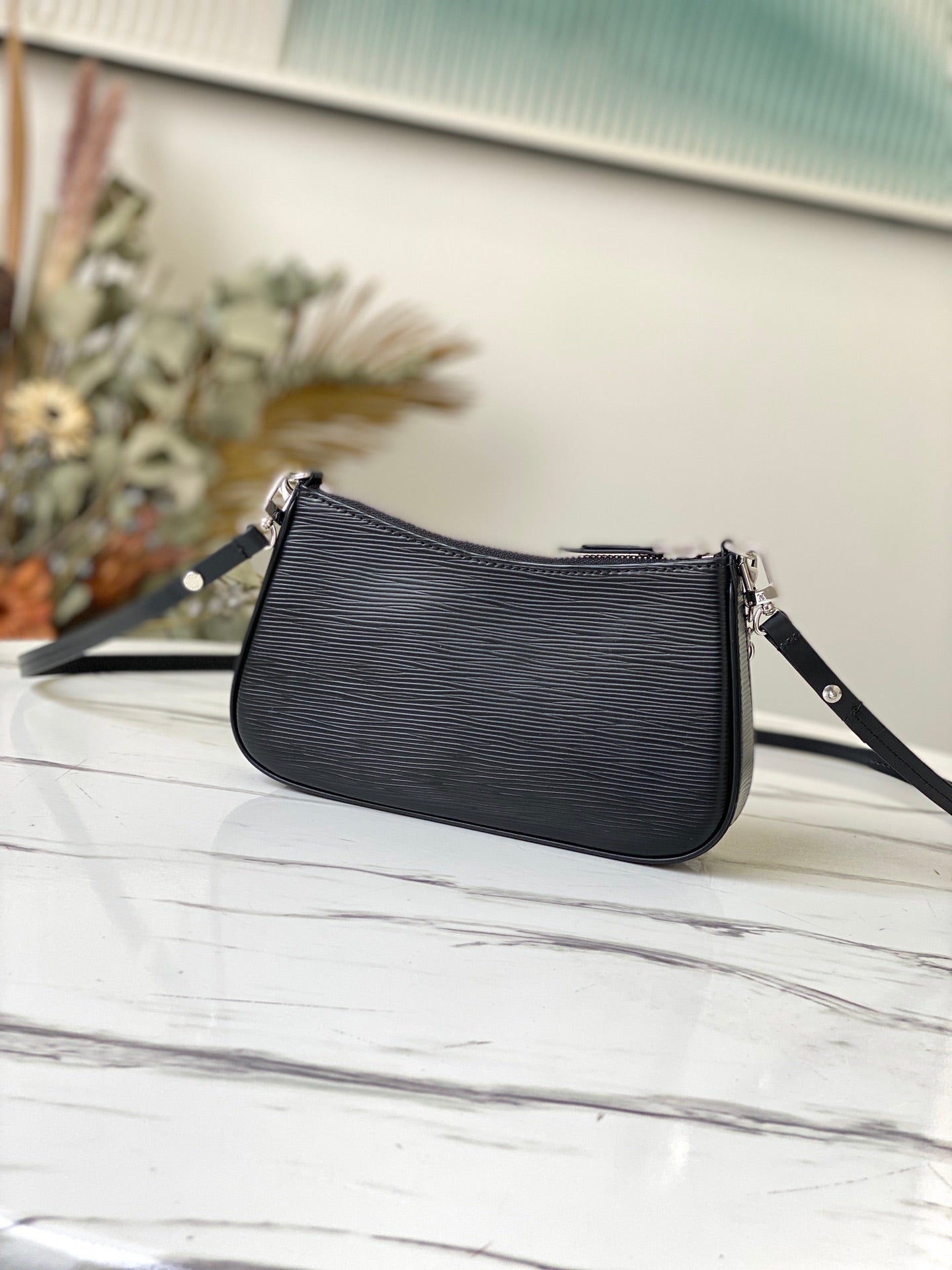 LV M80471 黑色 Easy Pouch On Strap 手袋
